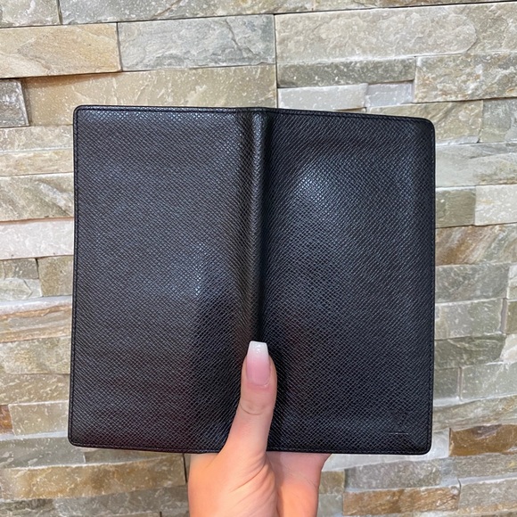 Louis Vuitton Brazza Wallet - Picture 8 of 12